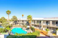 Super 8 by Wyndham Barstow