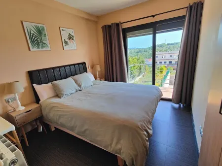 Modern and comfortable apartment with shared swimming pool Отели в г. Эль-Перельо