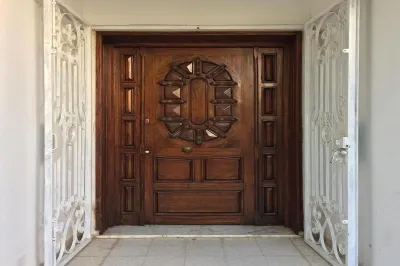 BIG VILLA WITH A PARKING فنادق في 