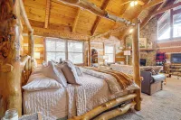 Honey Bear Pause: Rural Escape w/ Porch & Hot Tub! - balcony