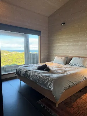 Welcome to Admiral Cabin, a luxurious off-grid retreat on King Island, Tasmania. Hotels in King Island