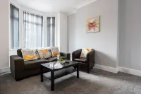 Lovely house close to restaurants and shops. 7 minutes from Manchester Airport. Hotels in Cheadle