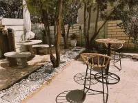 Elegant Poolside Retreat: 2-Bed Luxury Guesthouse