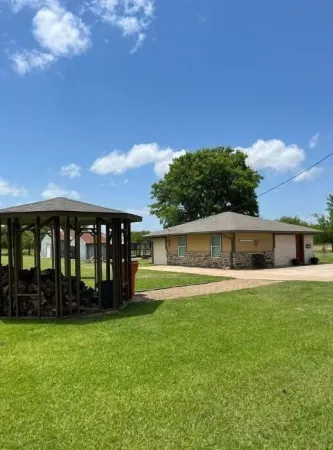 Cozy Cottage on 7 acres Отели в г. Хант