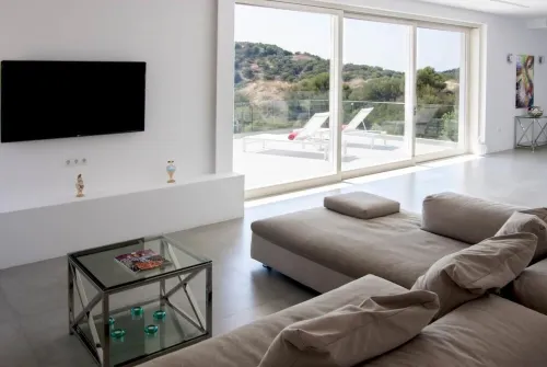 Traumvilla mit Blick auf die Bucht von Navarino - 5 min zum Strand und Golfplatz Hotels in Pylos