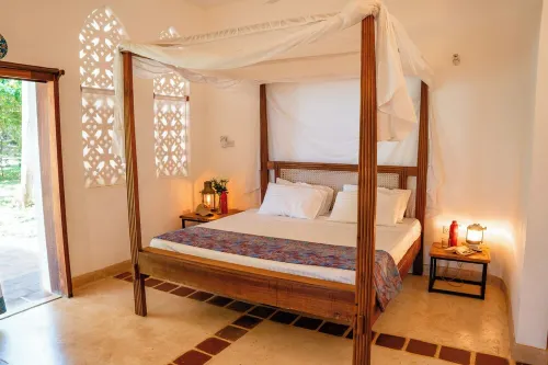 Mawimbi Cottage Shamsa collection Beachfront Galu