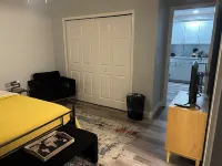 -Modern attached en-suite     -shared pool                             -Orlando Hotels in Pine Hills