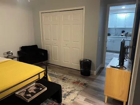 -Modern attached en-suite     -shared pool                             -Orlando Отели в г. Пайн-Хилс