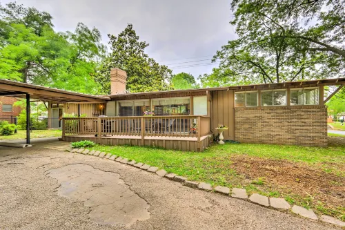 Restful Winnsboro Family Home Walk to Main Street - parking