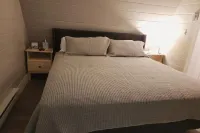 Lackawanna Lodge - Cozy two bedroom cottage Hotels in Ararat Township