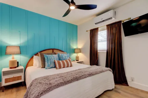 Welcome to the Jungle- Triplex across the street from the beach, heated pool