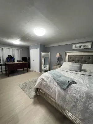 Elegant Escape: Cozy, Spacious, by Jfkweekly Hotels near Jamaica Bay Wildlife Refuge