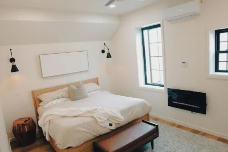 Golf Simulator and King Size APT - Downtown Sidney Ohio