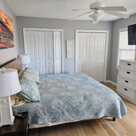 Coastal Comfort: 4-bedroom house with pool and sound access, 3 min walk to beach