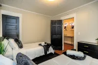 Spacious 3-bedroom Duplex w/ King Bed Moments From Higher Onondaga Park