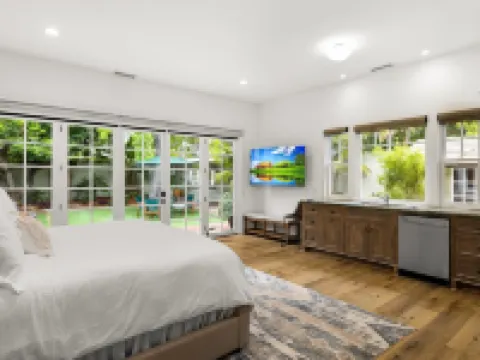 Montecito Beach House w/Hot Tub & Cold Plunge - Walk to Beach and Restaraunts Hotels in Montecito