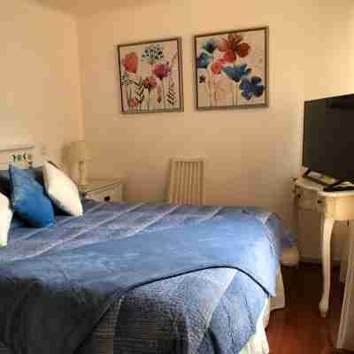 Henriquez vials in Barrio Puerta del Mar. Rooms