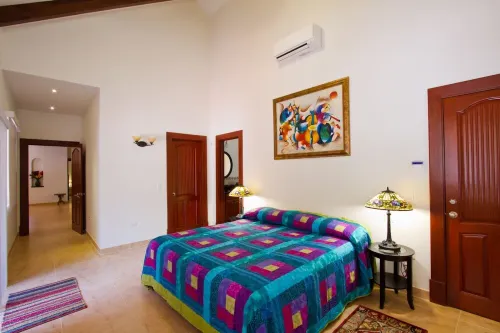 Beautiful Private Home, walking distance to the beach