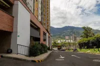 Cozy 3-bedroom apartment in beautiful Copacabana with WiFi, fitness room Hotels in Bello