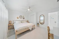 Villa Paradisus. Heated Pool! 6 min to the beach