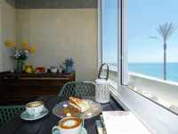 Comeback "THE SEA BLINDS YOUR EYES" Hotels in Motril