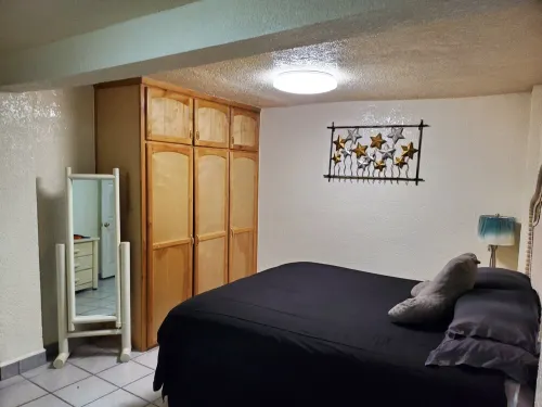 1 minute to the park and gym.