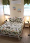 Koral de Alejandro Beach House-Walking distance to beach, town and Fun! Charming