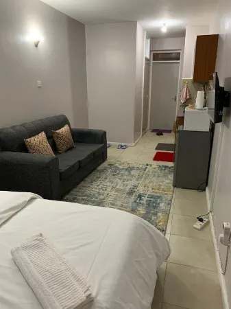 Modern Studio Apartment With a Swimming Pool - Cosy Suites B&B Nairobi Отели в г. Киамбу
