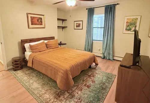 Walk to Lane Stadium ~ Charming 2-bedroom house in Blacksburg