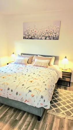 Cozy 3BR Bungalow in Ermerstrand park - The Village House Retreat near the beech