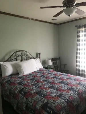 Rose Cottage family home - year round - ADA friendly