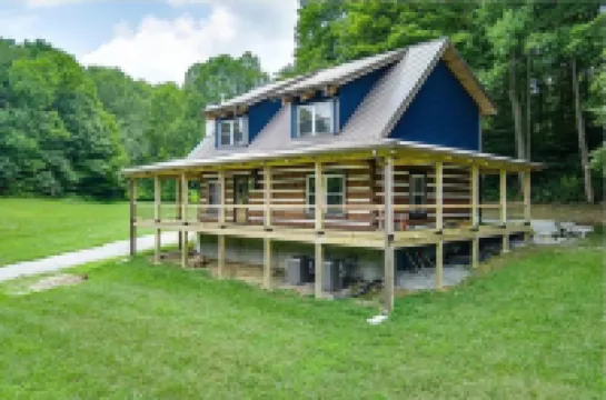 Custom 3-bedroom log cabin near 2 marinas on Dale Hollow, Sunset & Star Point.