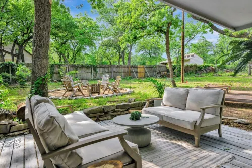 Charming 3-bedroom Modern Rustic Retreat on 1 acre Hotels in Keller
