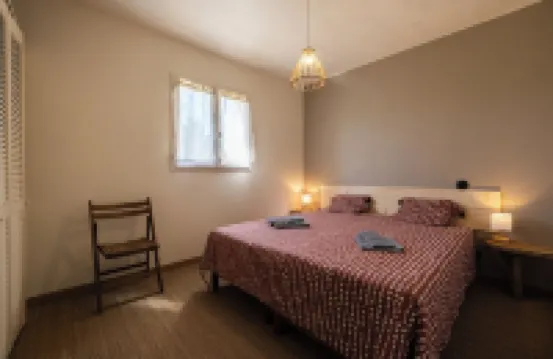 Located 5 minutes from the historic center of Uzès, in a wooded setting with swimming pool.