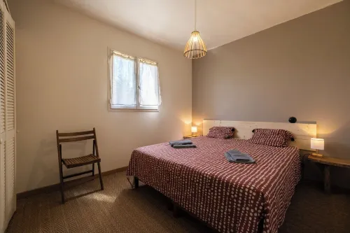 Located 5 minutes from the historic center of Uzès, in a wooded setting with swimming pool. Hotels in Montaren-et-Saint-Mediers