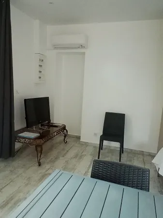 Studio 28 m square, garden level, no works. Отели в г. Ла Валет-дю-Вар