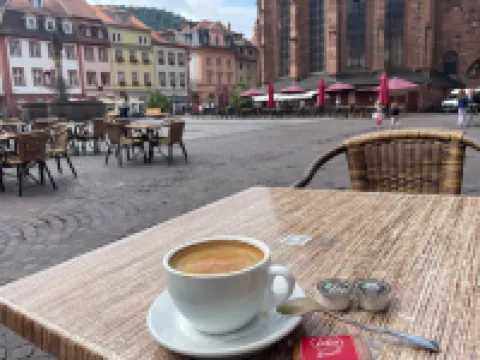 Charming studio with AC, balcony and view of the Castle - Walk to Everything.