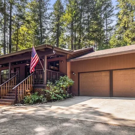COUNTRY LAKE RETREAT. New on the market!  Special rate. Book now.