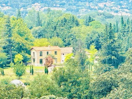 L'Isle sur la Sorgue, country house