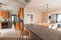 Boston 4BD-5 min walk to Train&Beach/10min-Airport-Free Parking