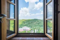 Quiet country house with swimming pool. A stone's throw from Chianti Hotels in Buonconvento