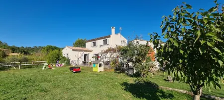 LARGE COUNTRY HOUSE WITH SWIMMING POOL IDEAL FOR FAMILY VACATIONS