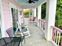 Hummingbird Caribbean views with 9-BRs/6-Baths, on the island of Utila, Honduras Hotels in Utila