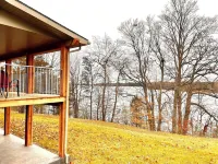 Cozy Bungalow Nestled atop North Shore Hay Bay, Napanee