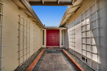 Private Fremont Home with Yard - easy Bay Area commute Отели в г. Фремонт