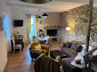 Gorge nesting box Hotels in Montolieu