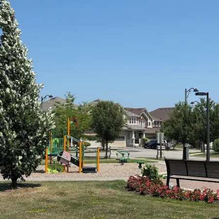 Highly Rated 2Br Pickering Retreat • AC, WiFi & Free Parking Отели в г. Пикеринг
