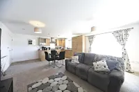 Lovely 2-bedroom apartment close to local ponds