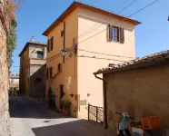 Casa Bohème Atelier- Holiday apartment in a village in Tuscany Hotels in Trequanda