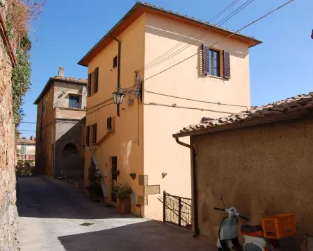 Casa Bohème Atelier- Holiday apartment in a village in Tuscany Отели в г. Трекуанда